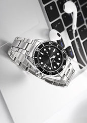 Black & Silver – Premium Automatic Timepiece